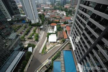 Elegant & Comfort 1BR Ciputra World 2 By Travelio