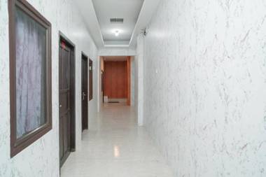 RedDoorz Plus near ITC Cempaka Mas 2