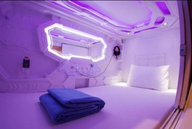 OYO 91328 Fiducia Capsule Hotel