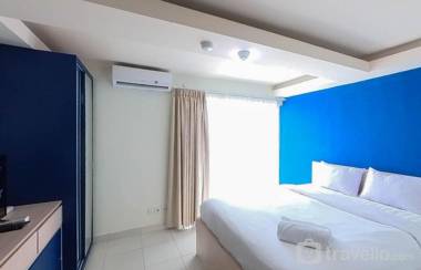 Warm Studio Room at Amethyst Kemayoran By Travelio