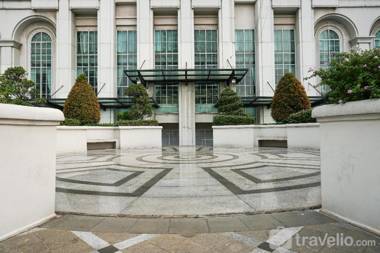 The Classic 2BR Belleza Apartment By Travelio