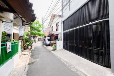 Singgahsini Ampera Raya ( Female Only)