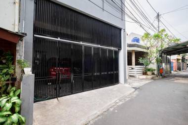 Singgahsini Ampera Raya ( Female Only)