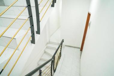 RedDoorz near Stasiun Senen