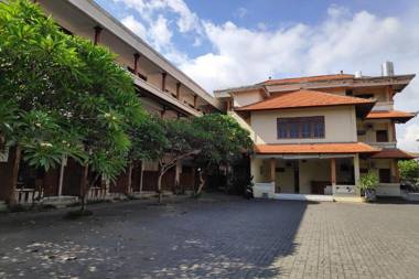 SPOT ON 2426 Hotel Aget Jaya Ii