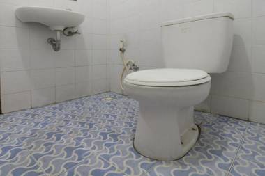 SPOT ON 2426 Hotel Aget Jaya Ii