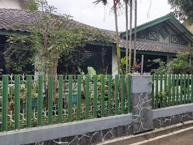 OYO Life 3055 Rumah Enin