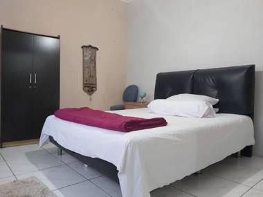 OYO Life 3055 Rumah Enin