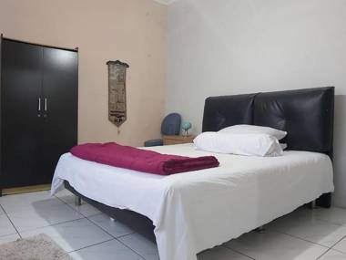 OYO Life 3055 Rumah Enin