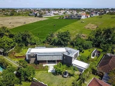 La Maison d'Ulysse - Luxury 4BR Villa Surrounded by Rice Paddies
