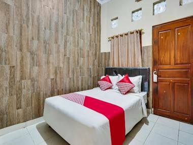OYO 90908 Handika Jaya Mm