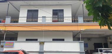 OYO 90990 Surya Residence