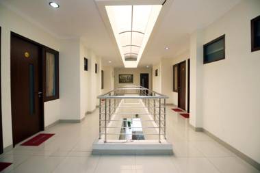 RedDoorz Syariah Plus near Cirebon Super Block Mall 2