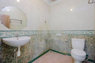 RedDoorz Plus near Alun Alun Kejaksan Cirebon