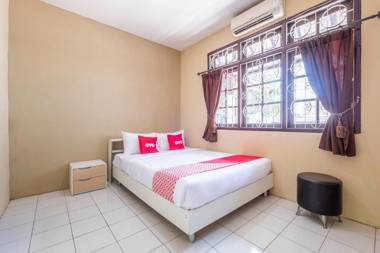 OYO 1568 Stasiun Ka Cirebon Guest House