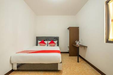 OYO 1460 Anyelir Residence