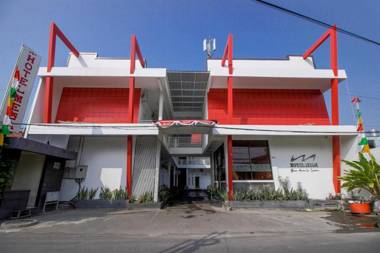 RedDoorz near Kejaksan Station Cirebon