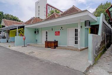 OYO 90571 Dewi Guest House Syariah