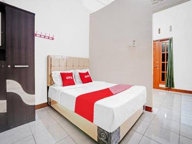 OYO 90648 Kusnan Guest House Syariah