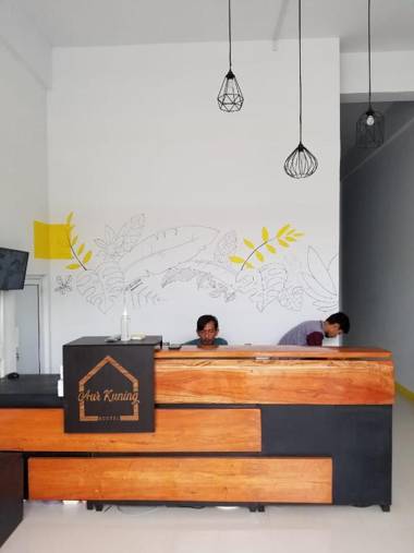 AUR KUNING HOSTEL