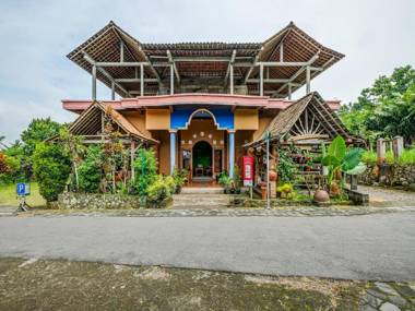 OYO Homes 90996 Desa Wisata Pulesari Syariah
