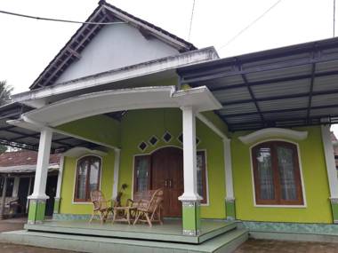 OYO Homes 91083 Desa Wisata Plosokuning Syariah