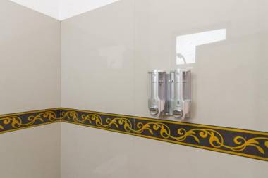 RedDoorz Syariah near RSU Suaka Insan