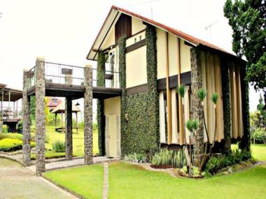 De Villa Istana Bunga by HouseinBandung