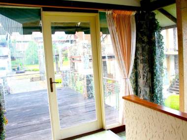 De Villa Istana Bunga by HouseinBandung