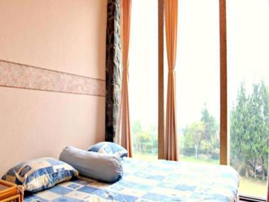 De Villa Istana Bunga by HouseinBandung