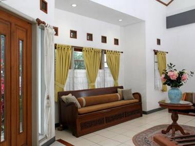 Rumah Asri Bed & Breakfast