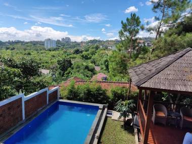 Villa Ethnic Syariah 3BR Nice View ke Dago Pakar