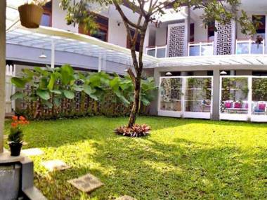 Travelers Inn Bandung