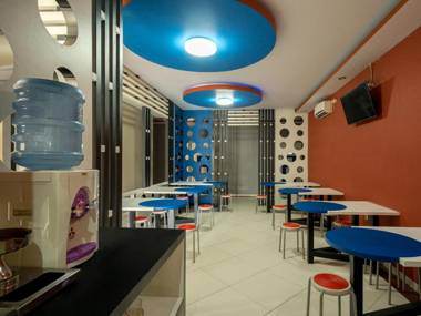 OYO 342 De'kayakini Hotel