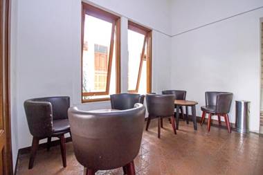 Residences by RedDoorz near Rumah Mode