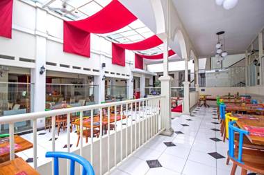 Residences by RedDoorz near Rumah Mode