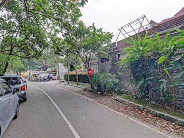 OYO 90479 The Ethnic Hotel Bandung all Suites