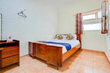 SPOT ON 90163 Radio Backpacker Guesthouse Syariah