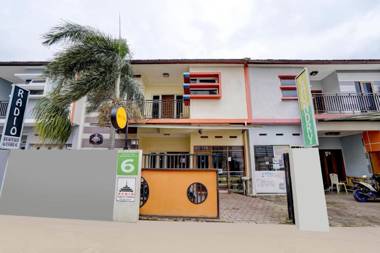 SPOT ON 90163 Radio Backpacker Guesthouse Syariah