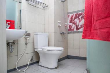 RedDoorz Plus near Asia Afrika 3