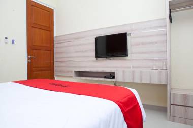 RedDoorz Plus near Pasundan University
