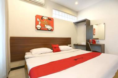 RedDoorz Near Braga Street