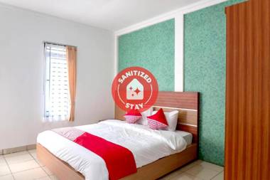 Vaccinated Staff - OYO 617 Sukaraja Residence Syariah