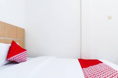 Vaccinated Staff - OYO 617 Sukaraja Residence Syariah