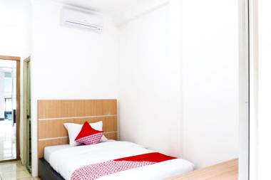 Vaccinated Staff - OYO 617 Sukaraja Residence Syariah