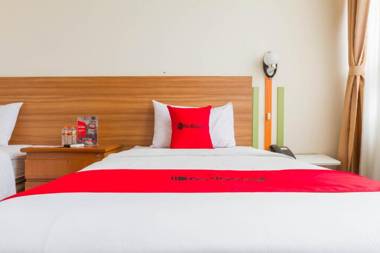 RedDoorz Plus @ Surapati 2