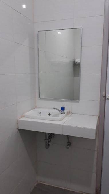 RedDoorz near Istana Plaza 2