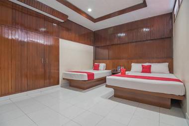 RedDoorz plus near Museum Geologi Bandung