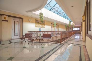 RedDoorz near Setrasari Mall 2