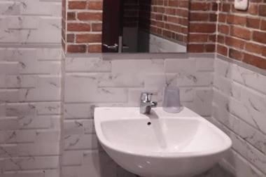 RedDoorz Plus @ Doorman Guest House